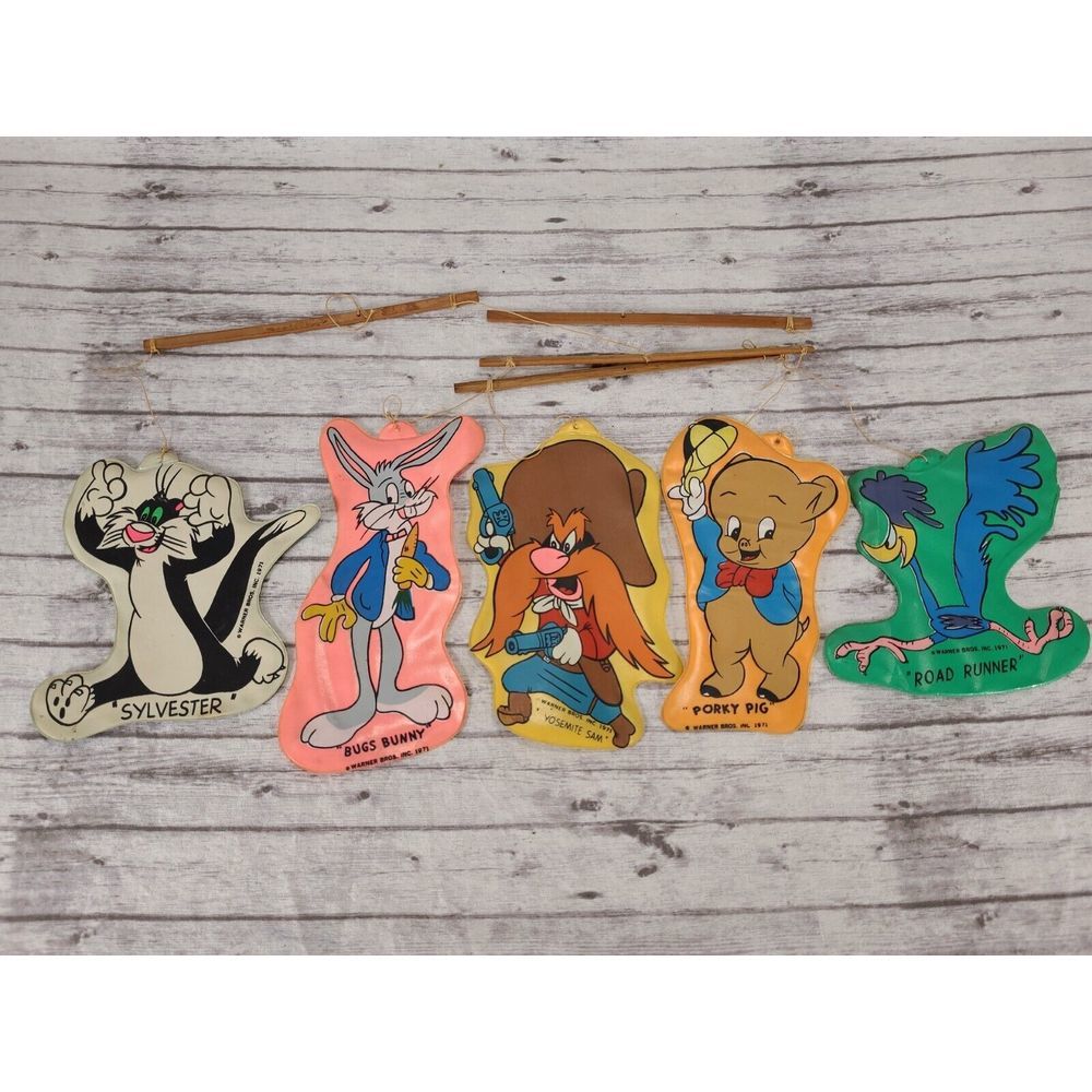 Vintage Looney Tunes Vinyl Mobile Bugs Bunny Porky Road Runner Tweety Sylvester